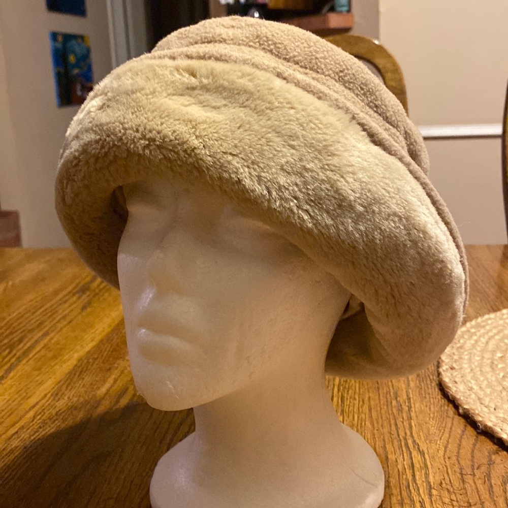 W Hat Collection by Wallaroo Women's tan Winter Hat